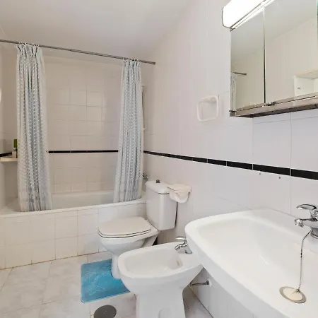 Cozy In With Balcony Апартаменты Торевьиа